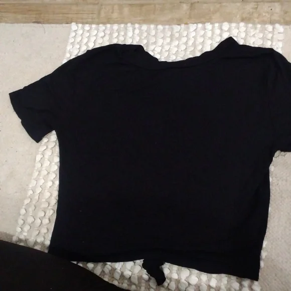 A black heels T-Shirt - Picture 3 of 3